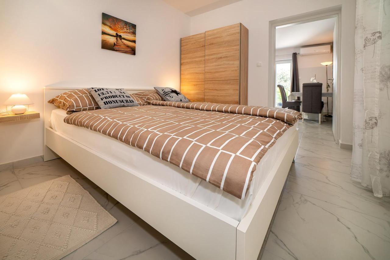 Apartments Kricin 14 Laura Baška Екстериор снимка